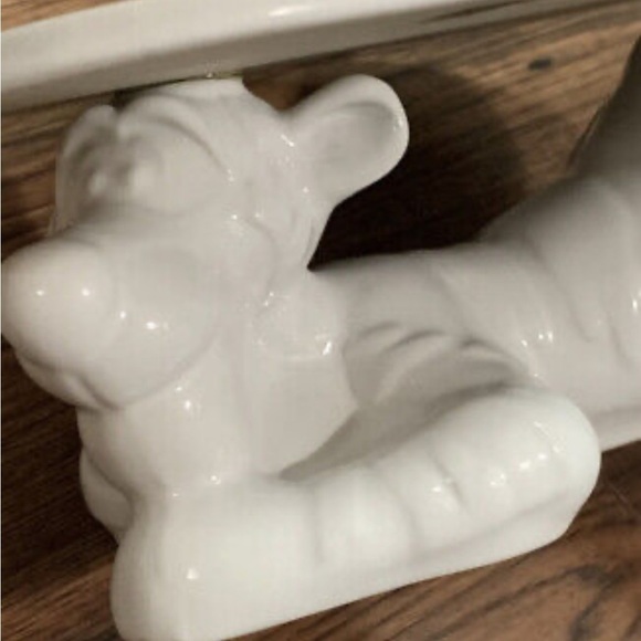 Disney Tigger Cake Plate NEW Ceramic Winnie Pooh White Stand Sculpture - Picture 5 of 5